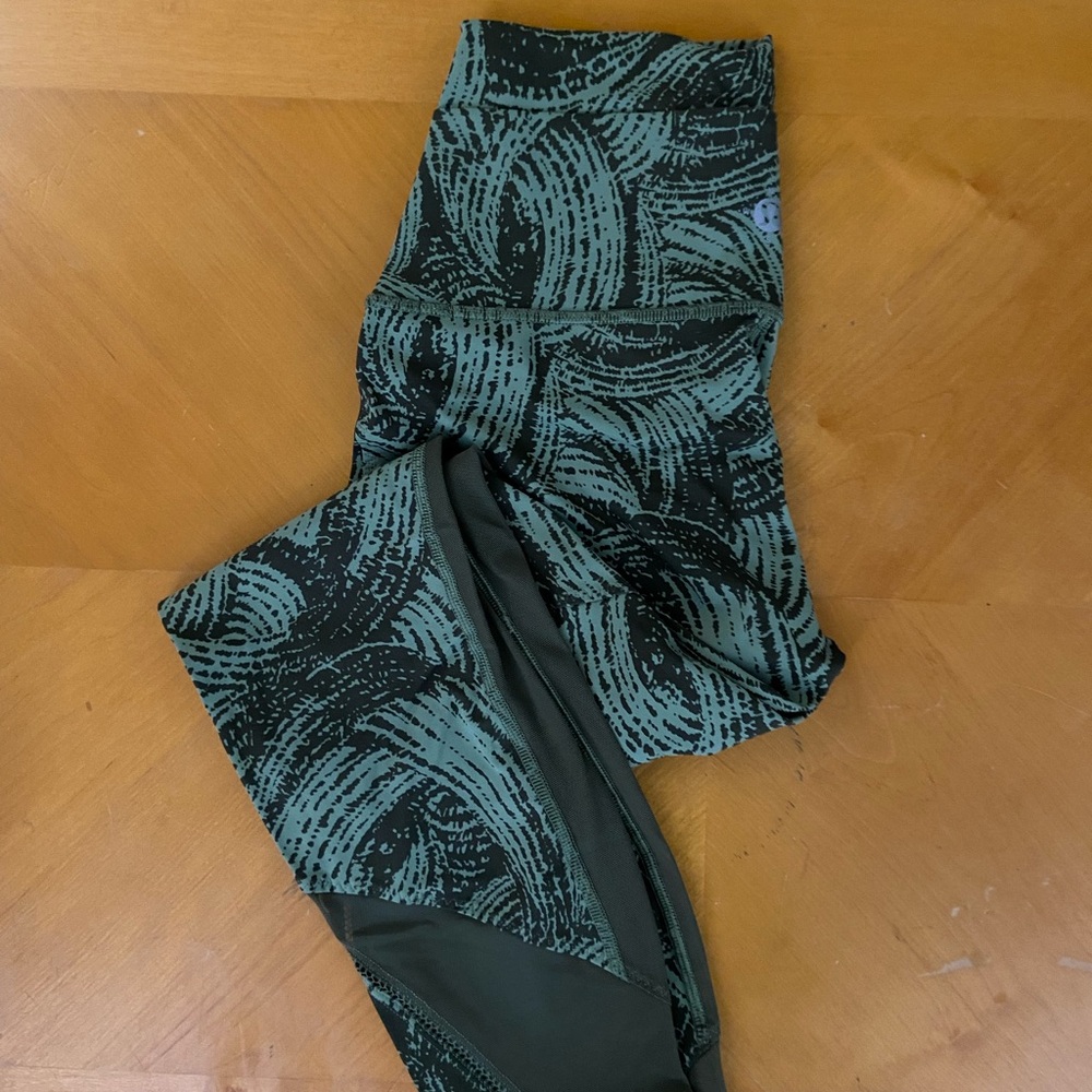 RARE Lululemon Wanderlust Leggings, 7/8 Length, Size 6